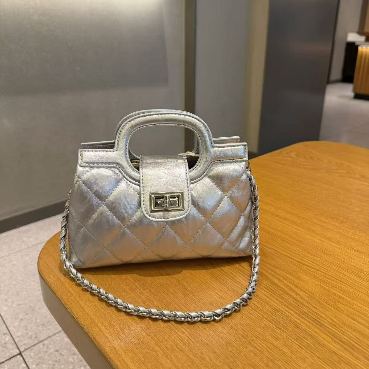 Women's Classic Style Diamond Pattern Chain Summer Vegetable Tanned Women's Messenger Bag