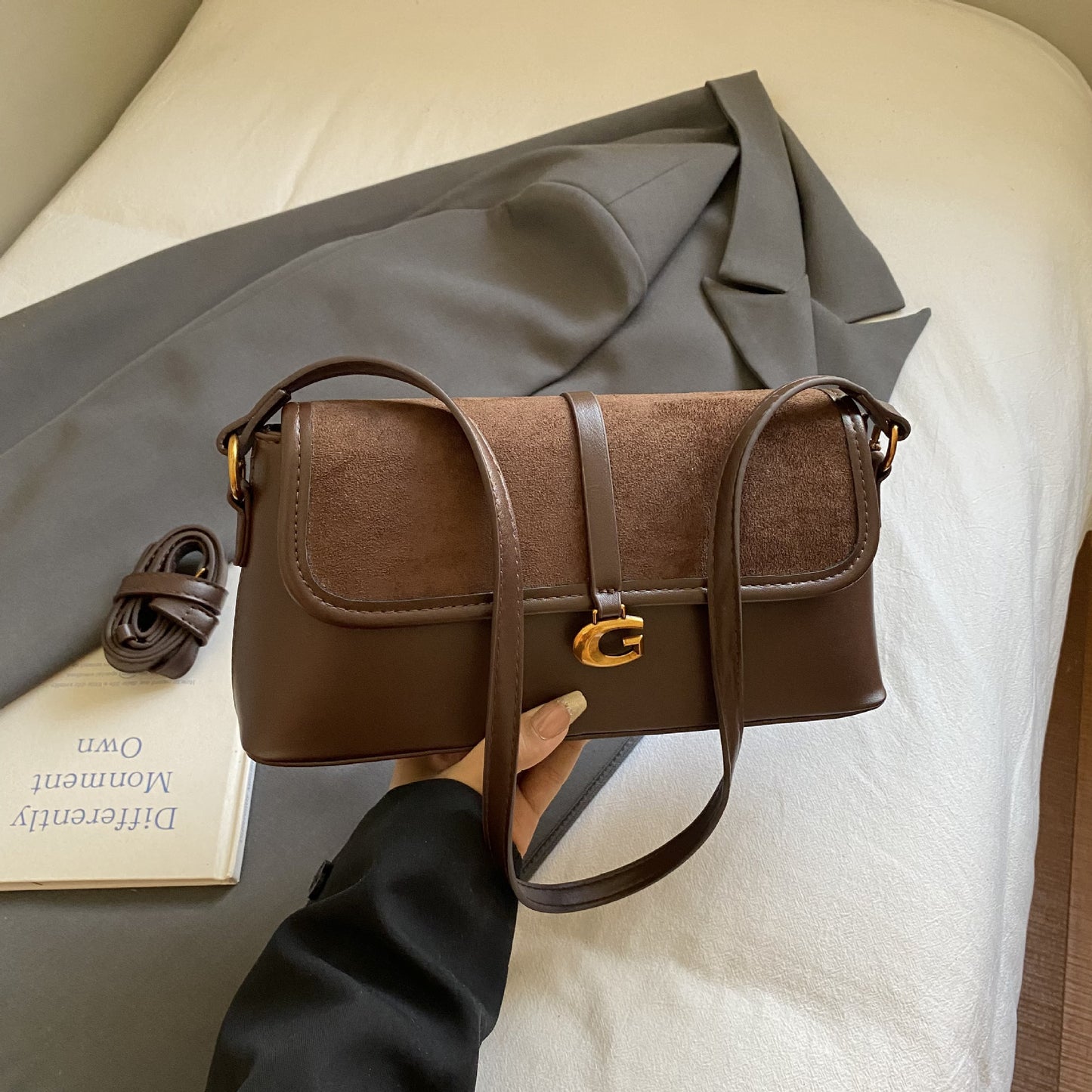 Light Luxury Classic Style Western Female Commuter Minority Fashion Underarm Bag