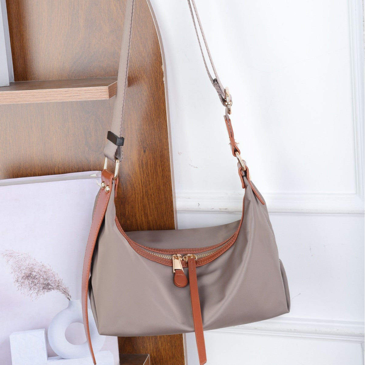 Women's Niche Design Oxford Cloth With Leather Fashion Women's Messenger Bag
