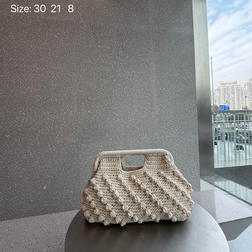 Female Hand-woven Fashion Wild Clouds Clip Seaside Vacation Women's Shoulder Bag