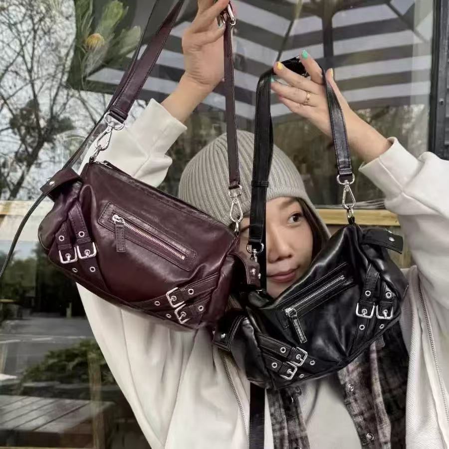 Pretty Design Fashion Rivet Commuter Motorcycle Underarm Bag