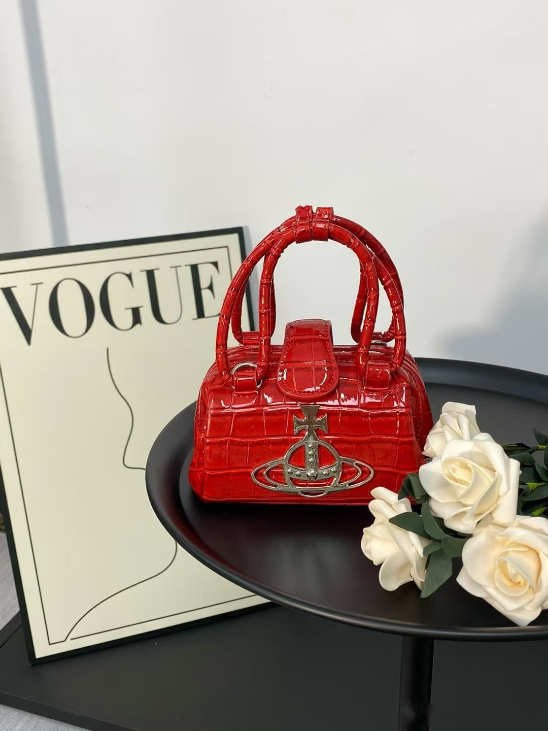 Saturn Waste High-grade Crocodile Pattern Patent Leather Frame Clip Women's Handbag