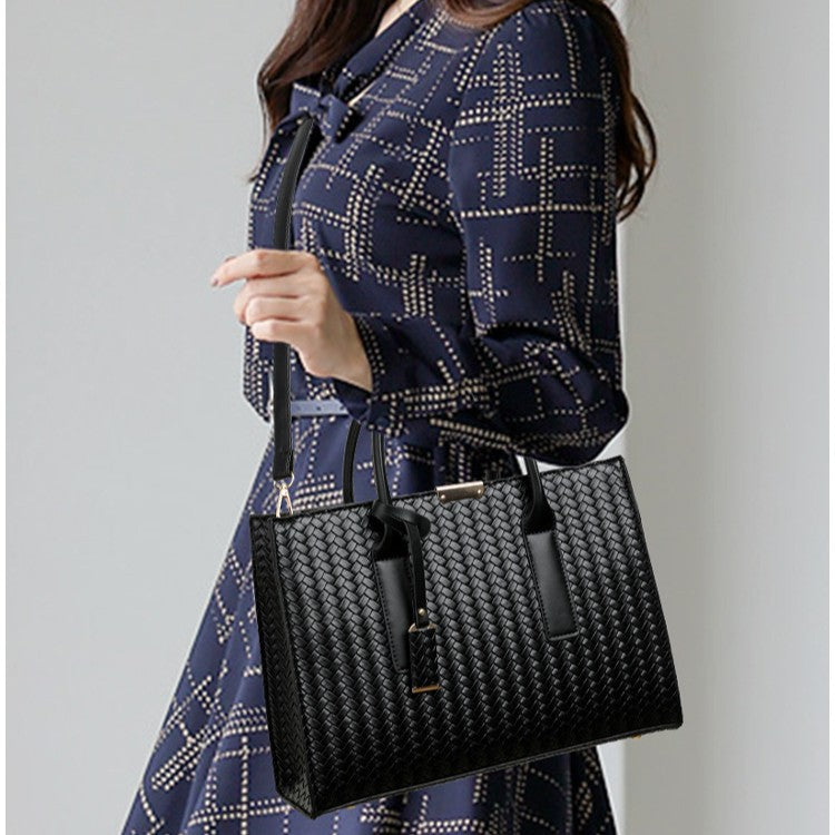 Women's Fashionable Simple Large Capacity Temperament Wild Women's Messenger Bag