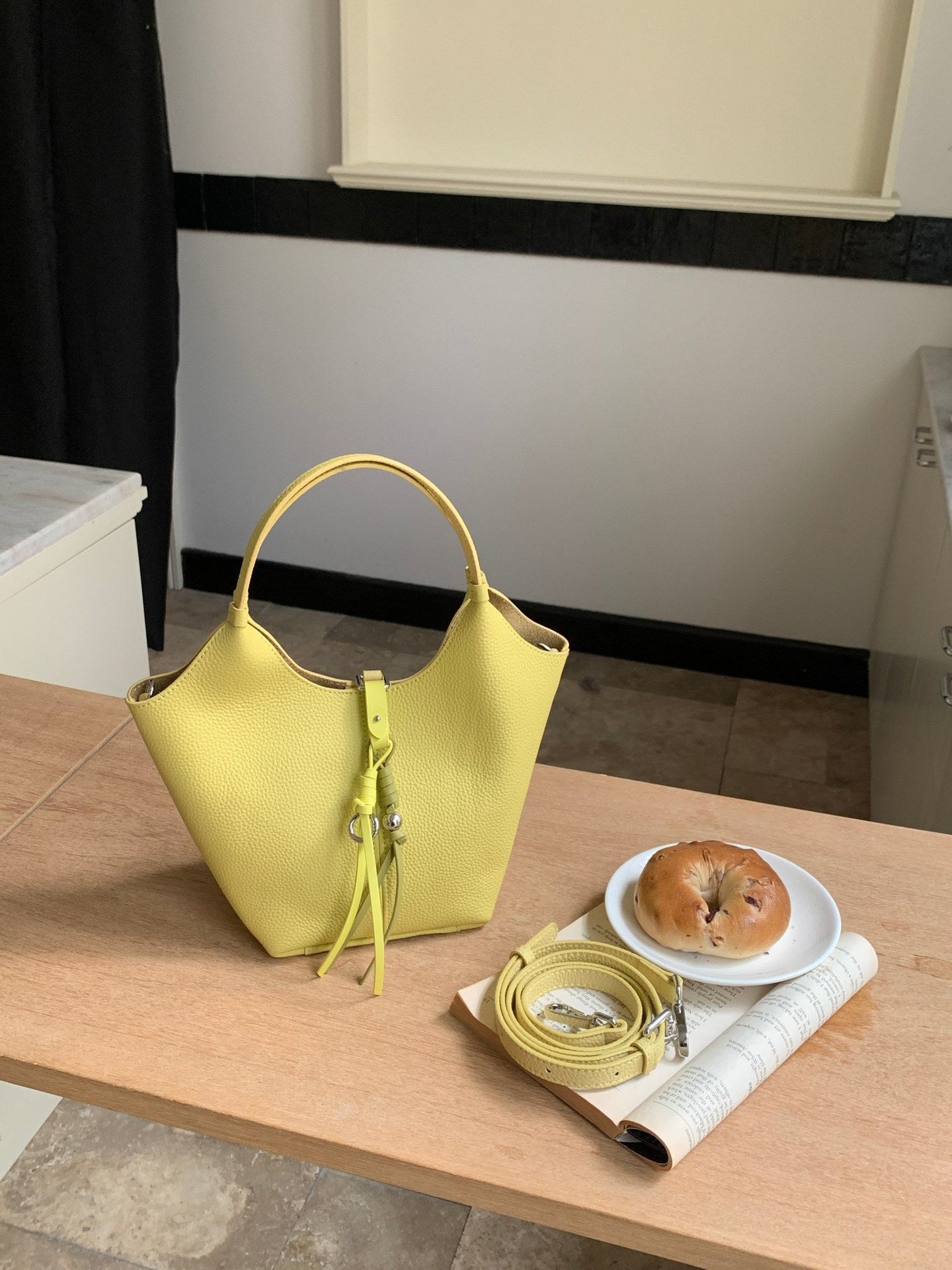 Women's Layer Cowhide Large Capacity Portable Commuter High-grade Fashionable Genuine Leather Bags