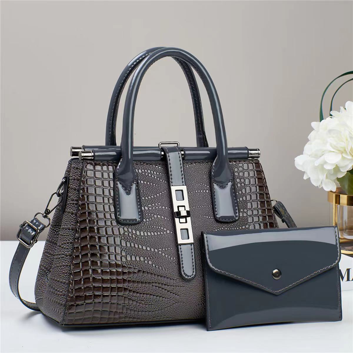 Women's Stitching Crocodile Pattern Bright Leather Texture High Quality Women's Shoulder Bag