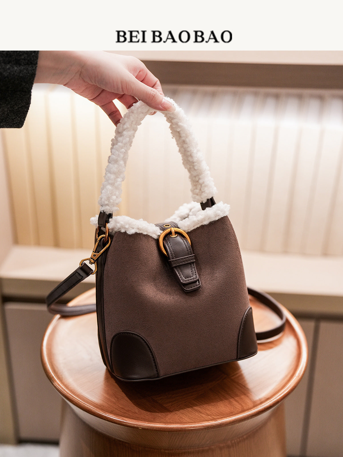 Women's Light Luxury Western Style Retro City Bucket Bag