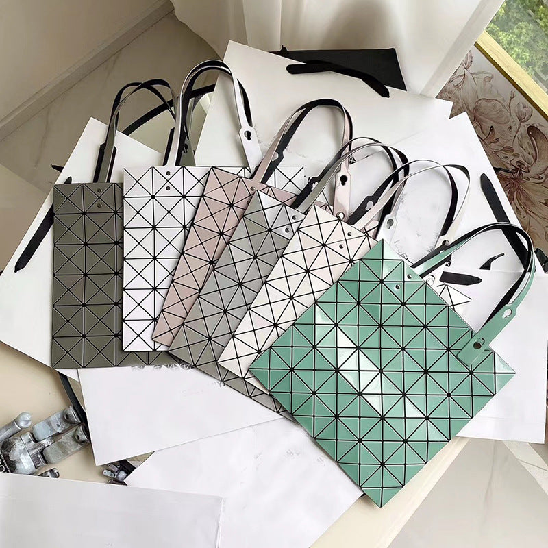Women's Classic Glossy Rhombus Geometric Fashion Large Capacity Women's Handbag