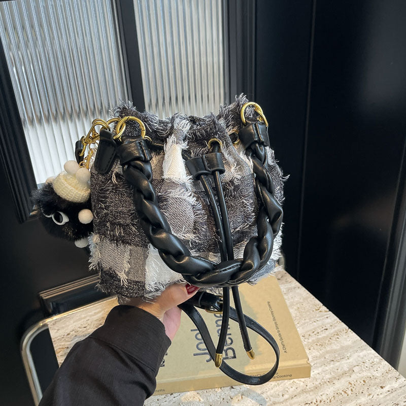 Women's Classic Style Solid Color Chain One Bucket Bag
