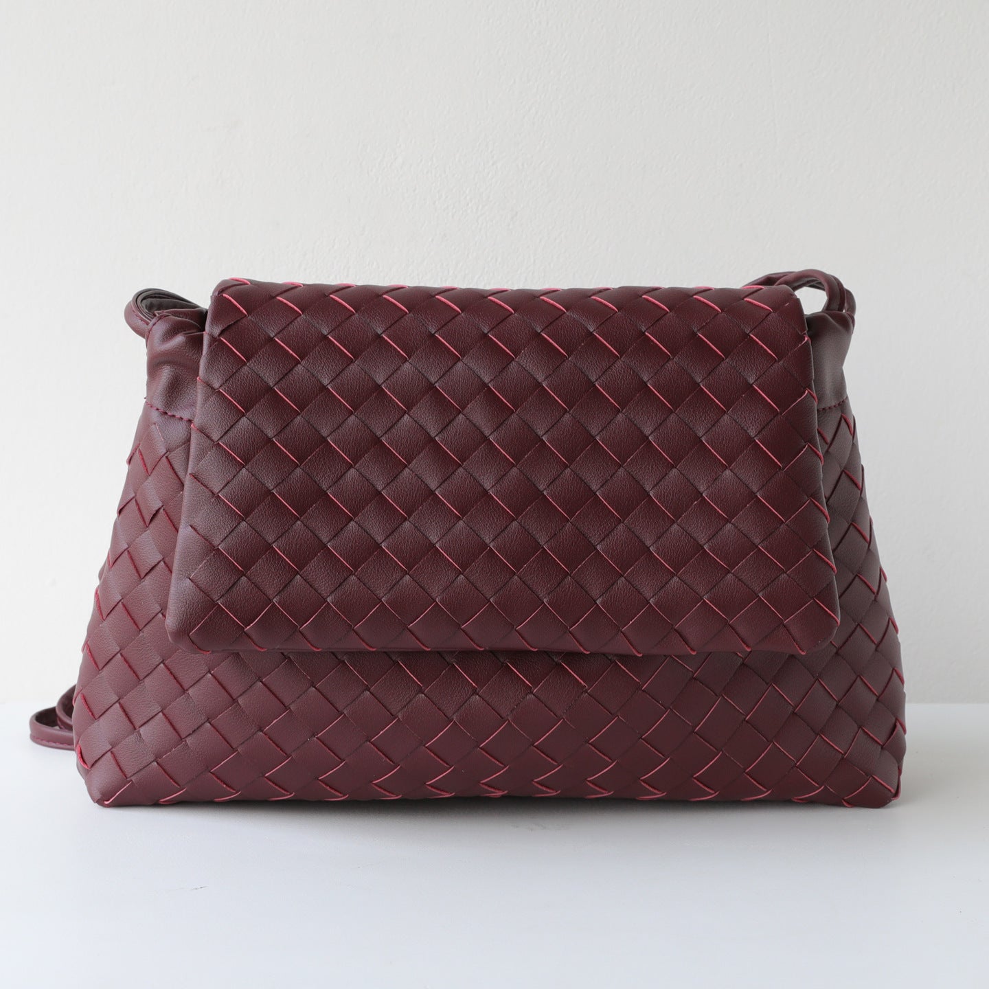 Women's High-grade Flip Hand-woven Commuter Leather Large Capacity Garbage Women's Shoulder Bag