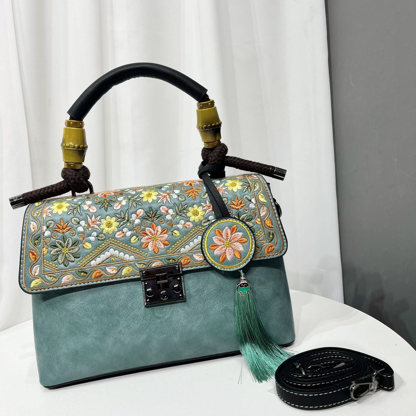 Women's Chinese Style Textured Large Capacity Simple Leisure Commute Women's Shoulder Bag