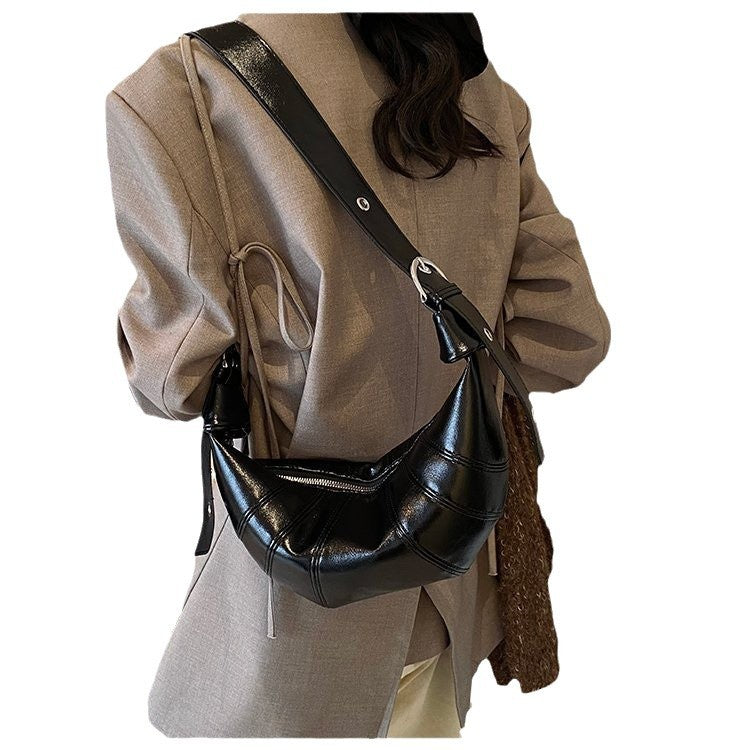 Women's Retro Horn Winter Tide Fashion Saddle Dumpling Women's Shoulder Bag