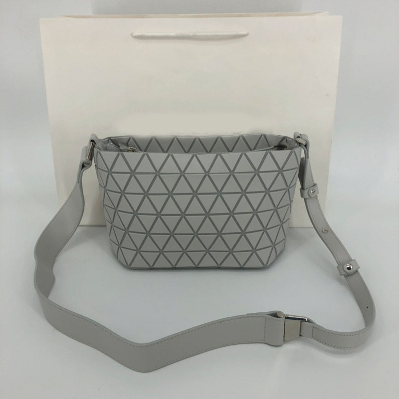Women's Matte Geometric Diamond Quilted Stray Fashion Simple Wide Bags