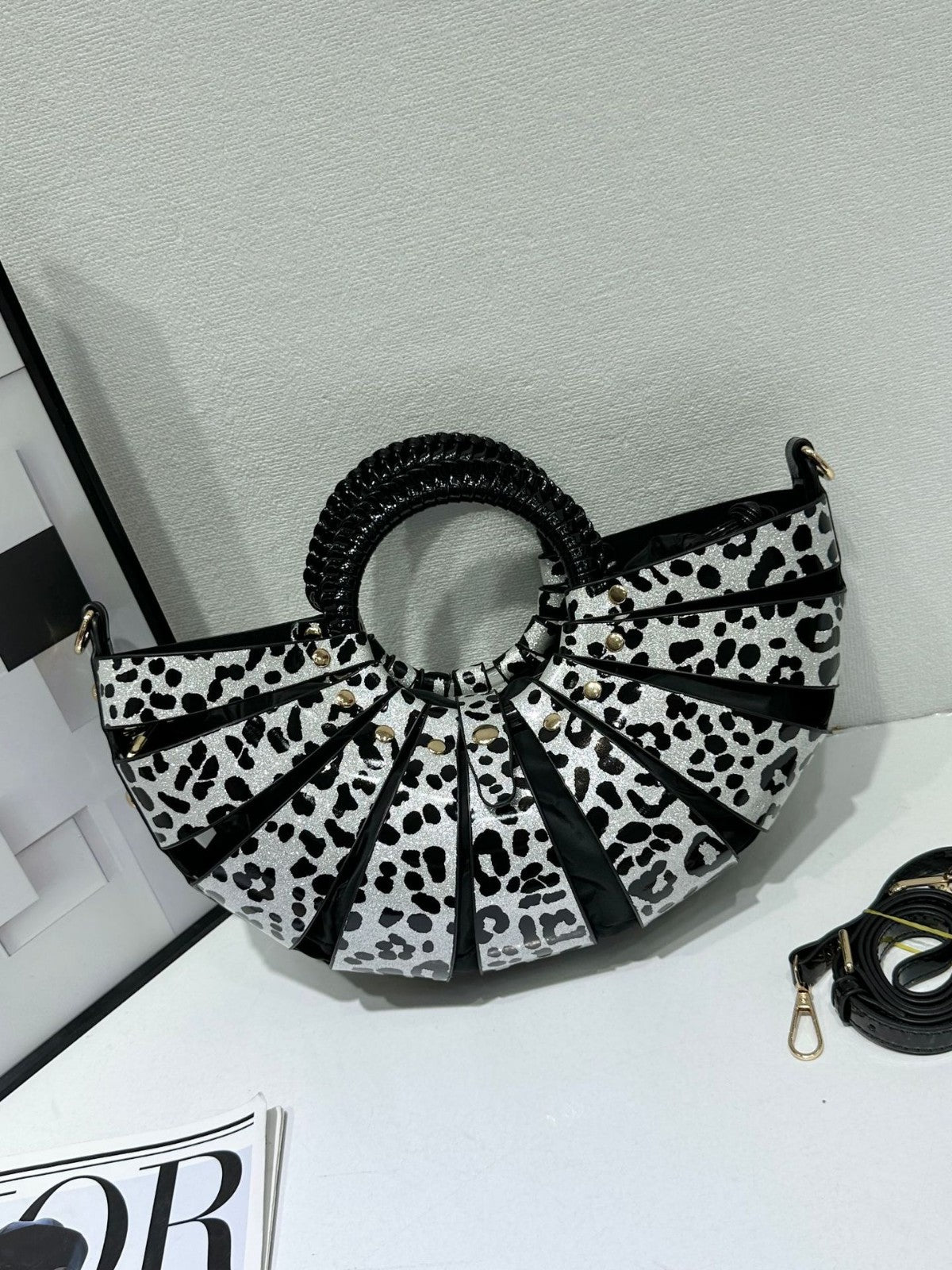 Fashion Fan Shell Trendy Hollow Out Women's Handbag