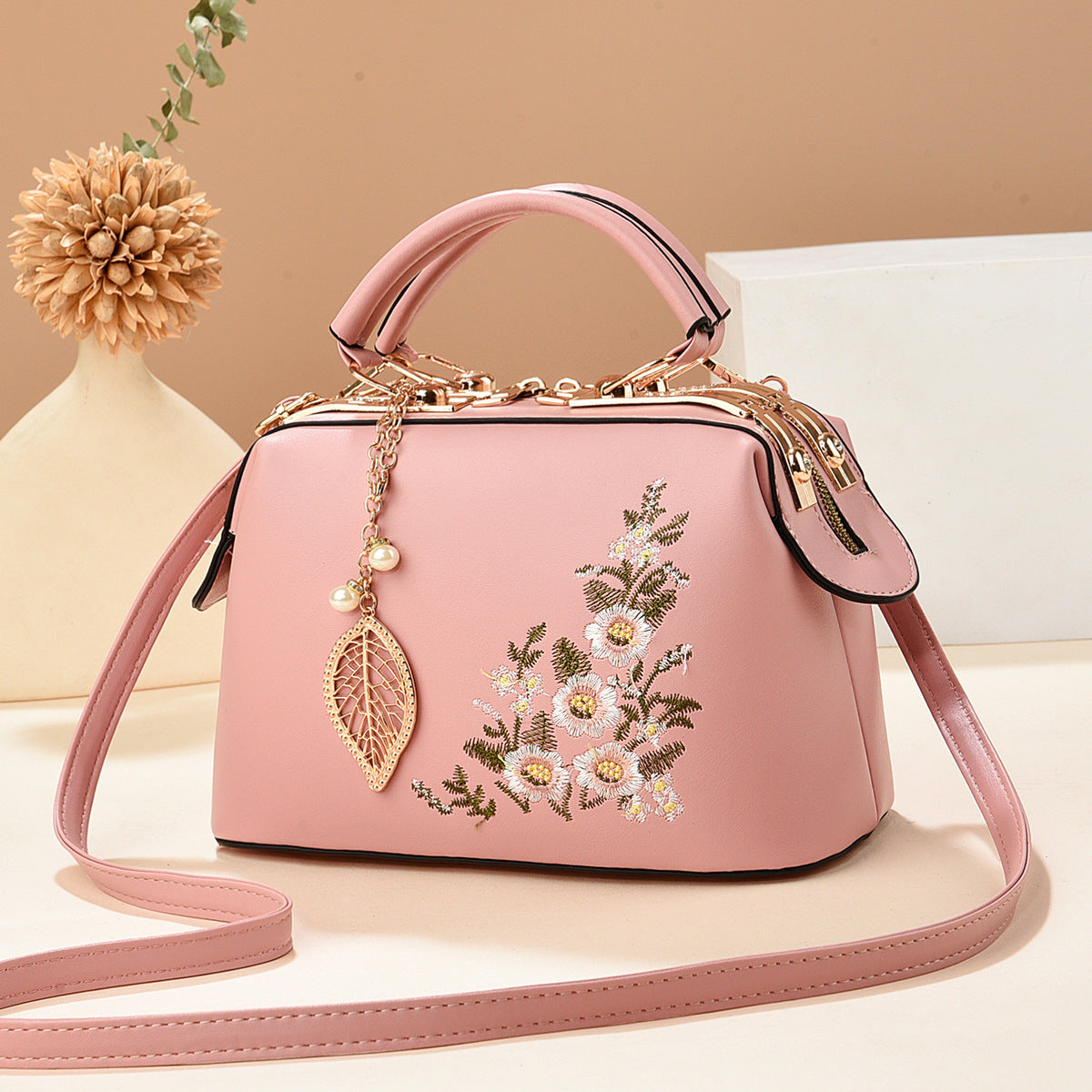 Women's Capacity National Style Floral Dignified Elegant Women's Shoulder Bag