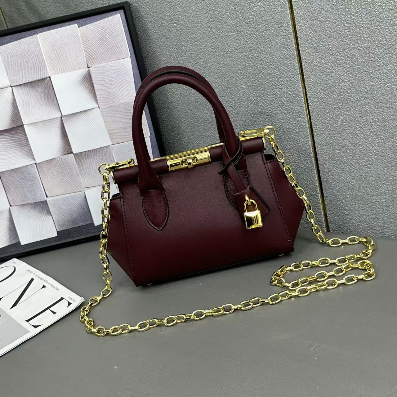 Women's Fashion Chain High Sense Versatile Light Women's Handbag