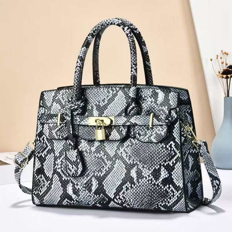 Women's Large Capacity Retro Easy Matching Fashion Handbags