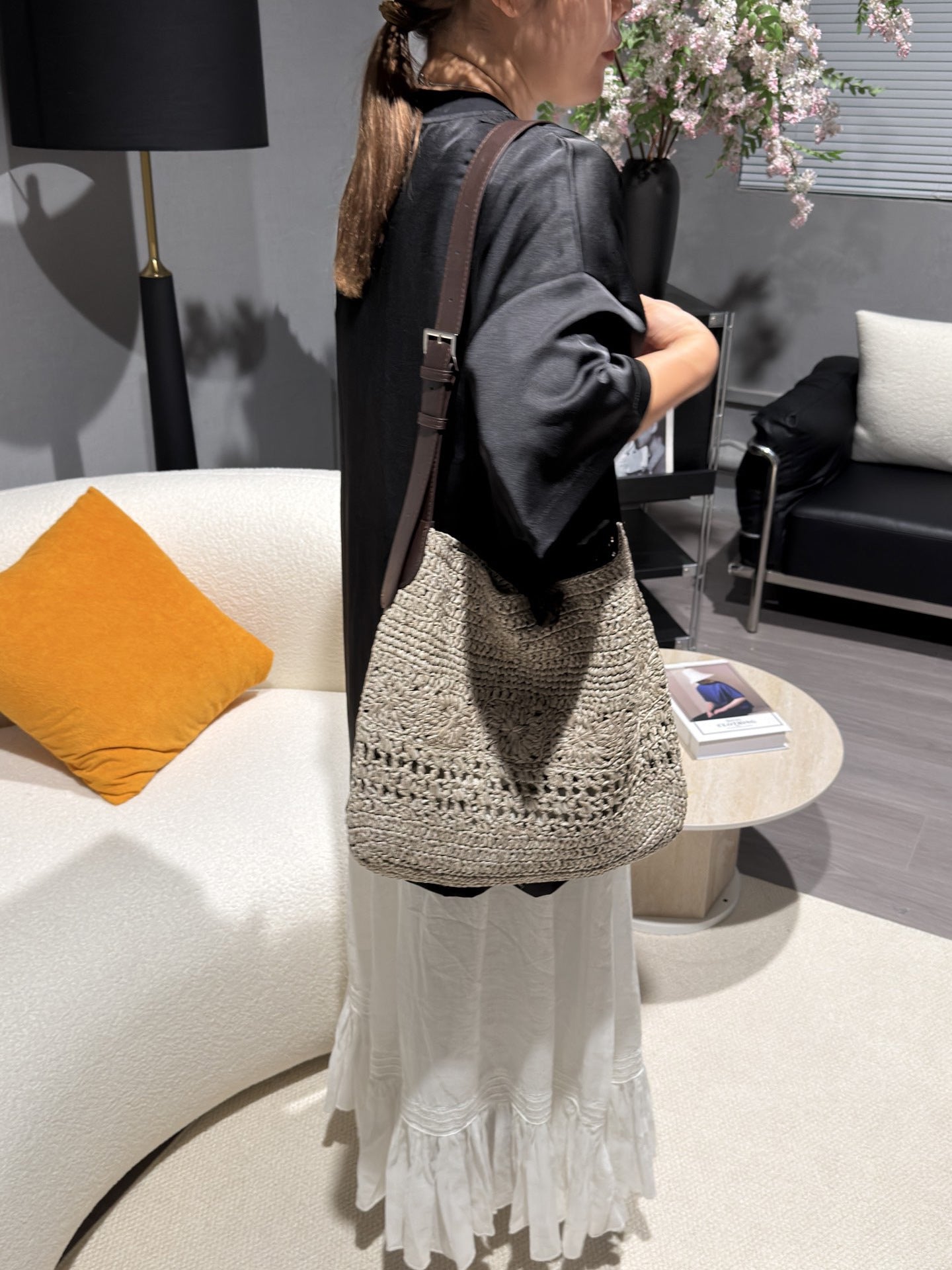 Women's Feeling Large Capacity Vacation Style Beach Straw Tote Bag
