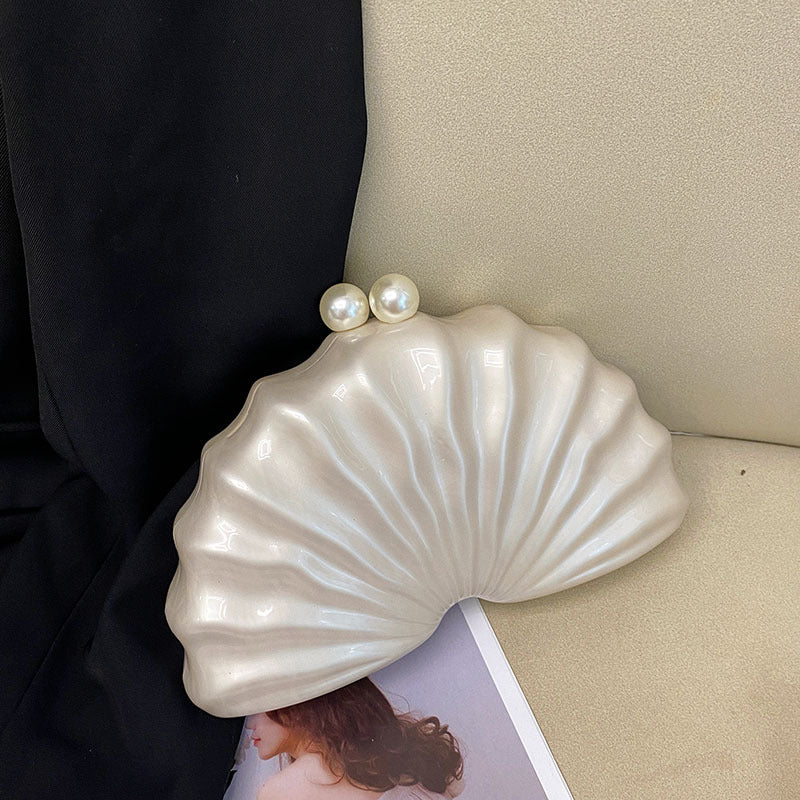Classic Style Creative Refined Shell Acrylic Fashion For Dinner Women's Messenger Bag