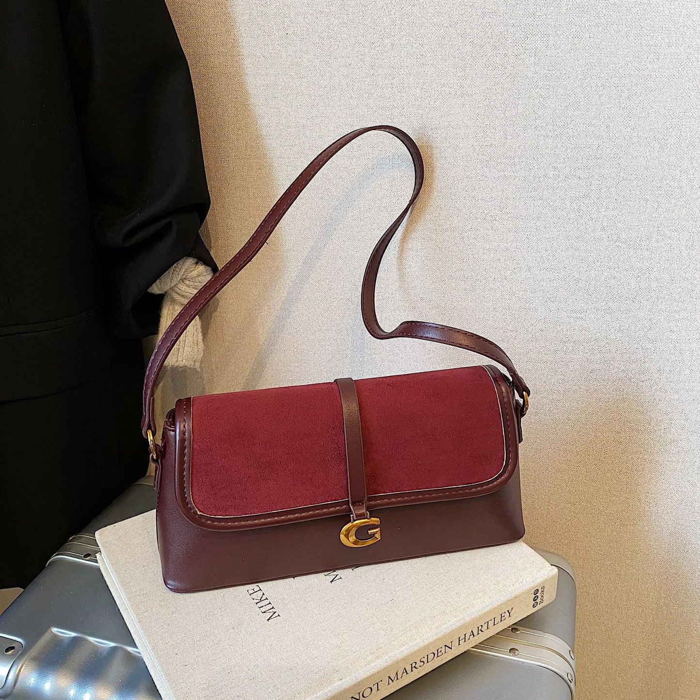 Light Luxury Classic Style Western Female Commuter Minority Fashion Underarm Bag