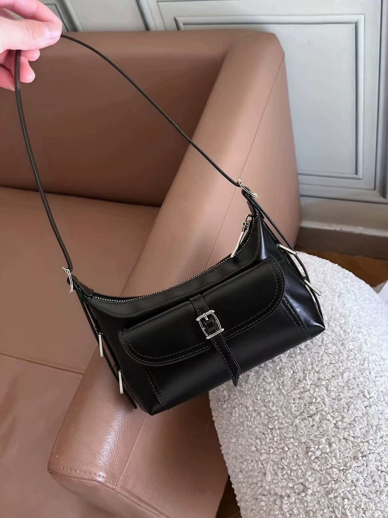 Women's Retro Oil Wax Skin Fashion Motorcycle Underarm Bag