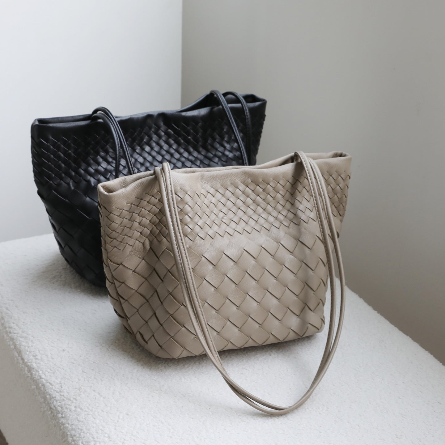 Women's Design Sheepskin Woven Underarm Literary Lazy Commuter Genuine Bucket Bag