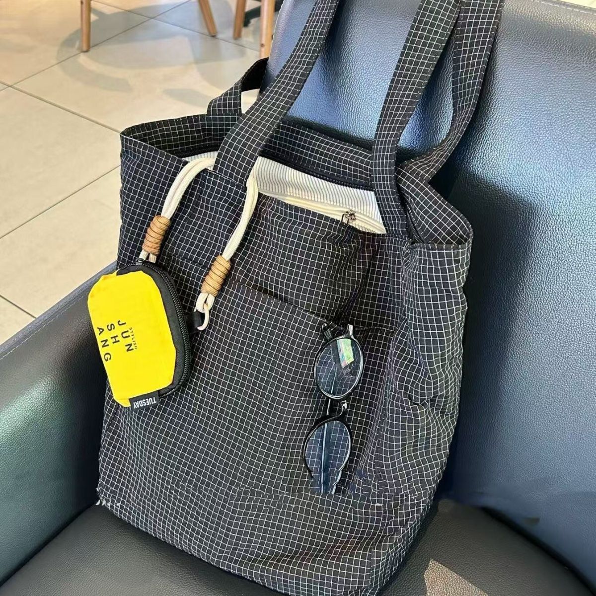 Women's Style Artistic Nylon Canvas Large Capacity Commuter Bucket Bag