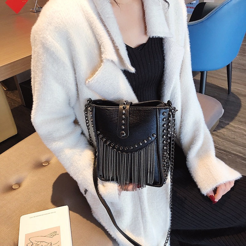 Good-looking Tassel Trendy Fashion Chain Rivets Cell Shoulder Bags