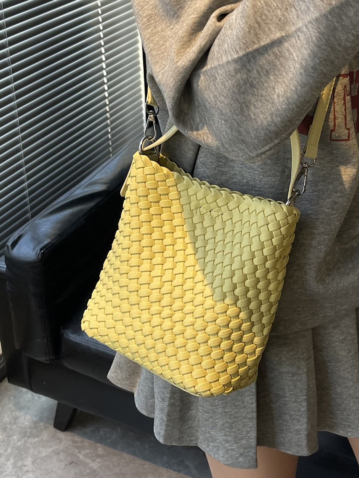 Women's Popular Niche Woven Summer Versatile Fashion Bucket Bag