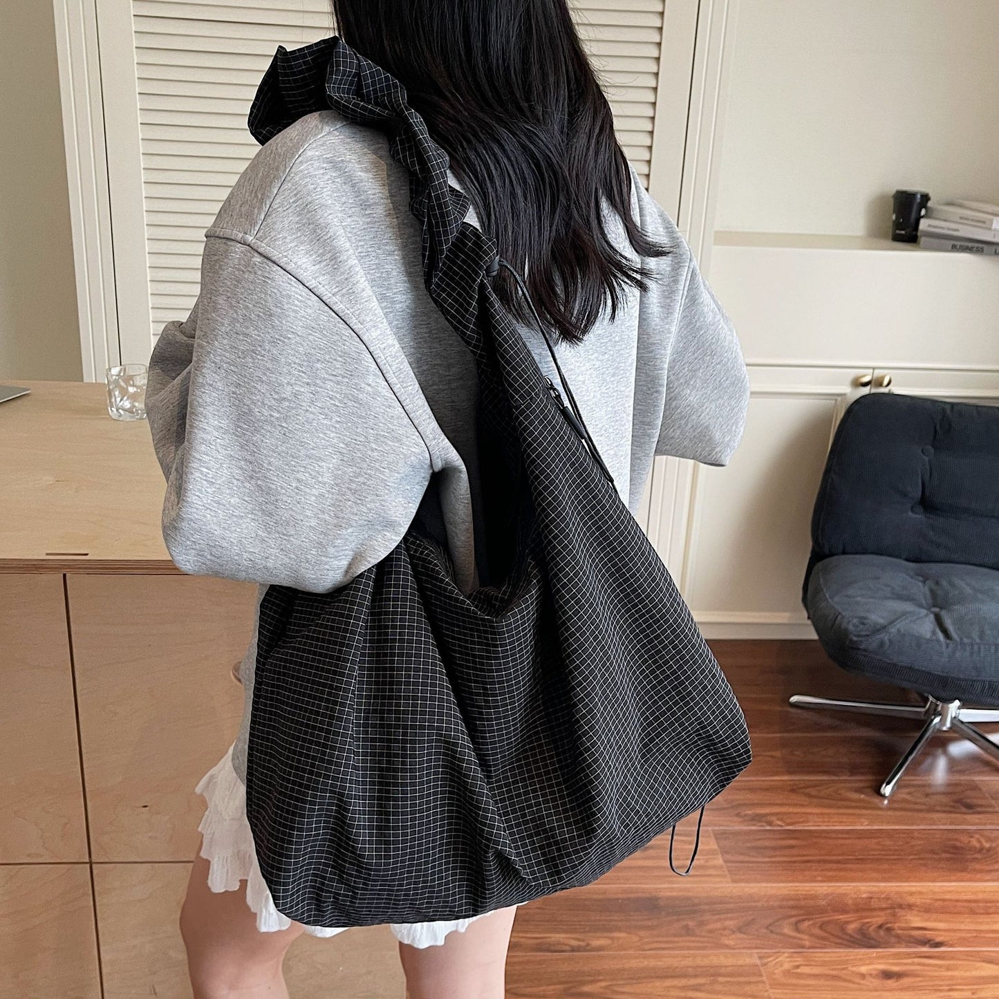 Women's Fashionable Large Capacity Commuter High-grade Retro Easy Matching Tote Bag