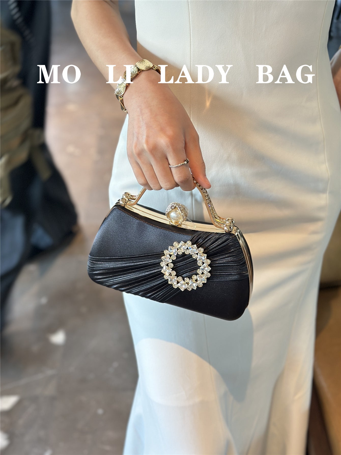 Women's Satin Pleated Lady With Diamond Dinner Women's Messenger Bag