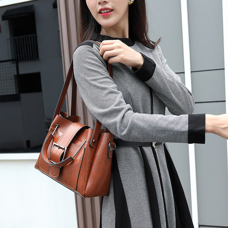 Women's Oil Wax Leather Portable Retro Fashion Large Tote Bags