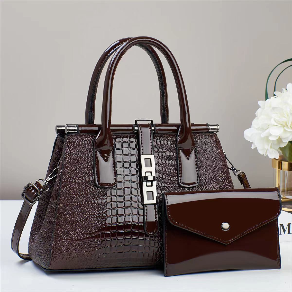 Women's Stitching Crocodile Pattern Bright Leather Texture High Quality Women's Shoulder Bag