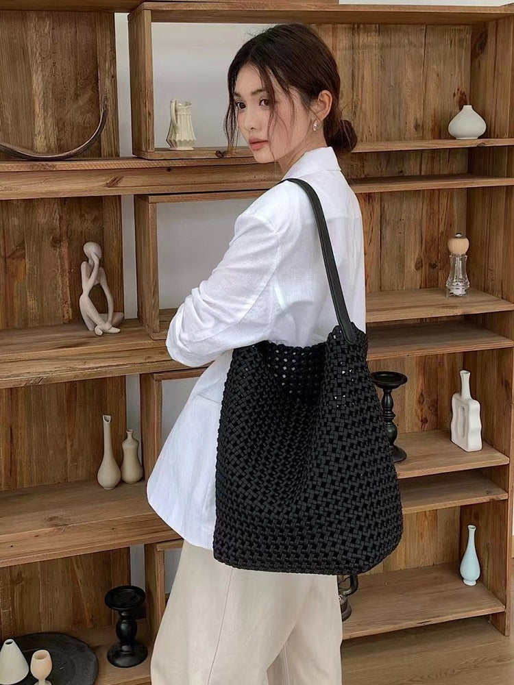 Idle Style Large Capacity First Layer Cowhide Hand-woven Single Bucket Bag