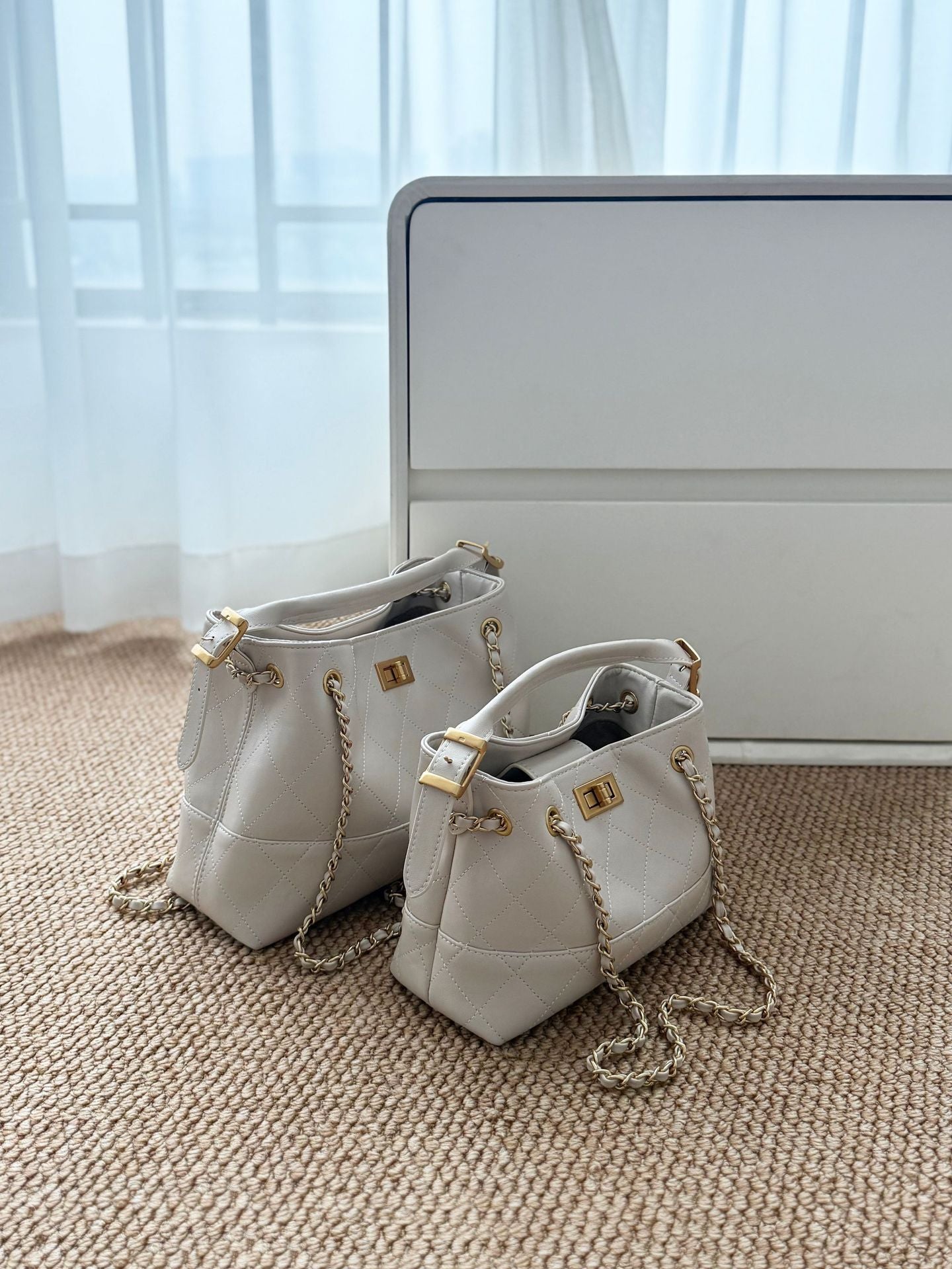 Classic Style Rhombus Chain Female Commuter Carrying Bags