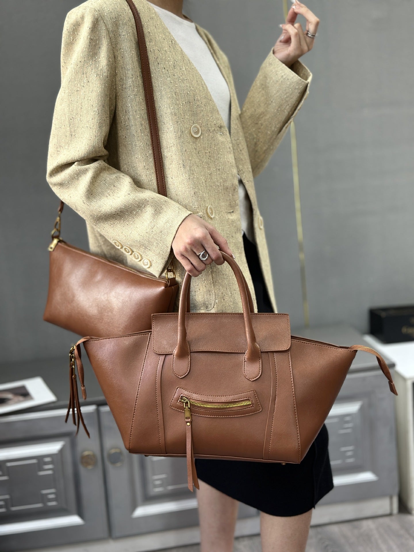 Women's Trendy Wings Urban Simple Large Capacity Light Women's Handbag