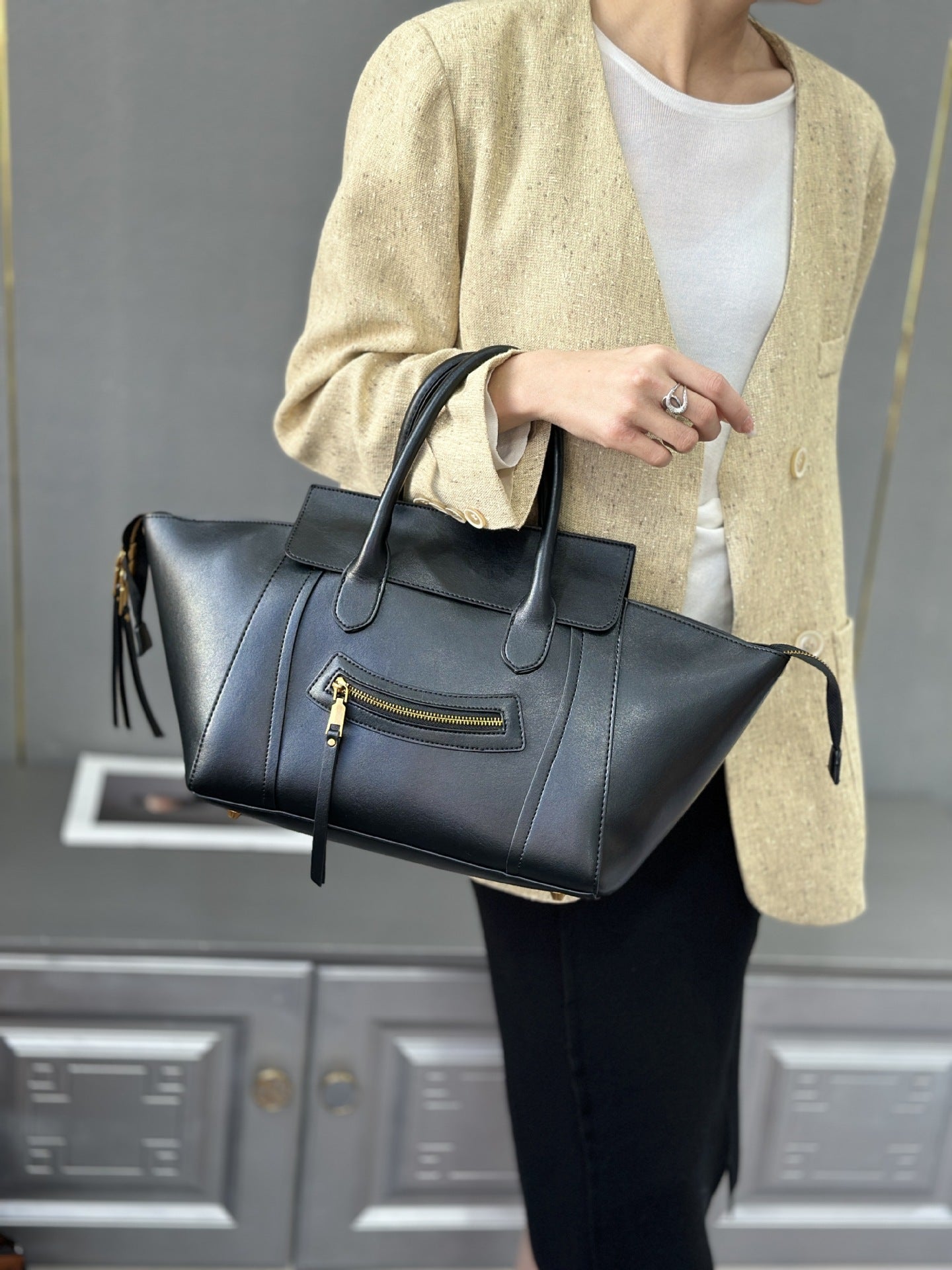 Women's Trendy Wings Urban Simple Large Capacity Light Women's Handbag