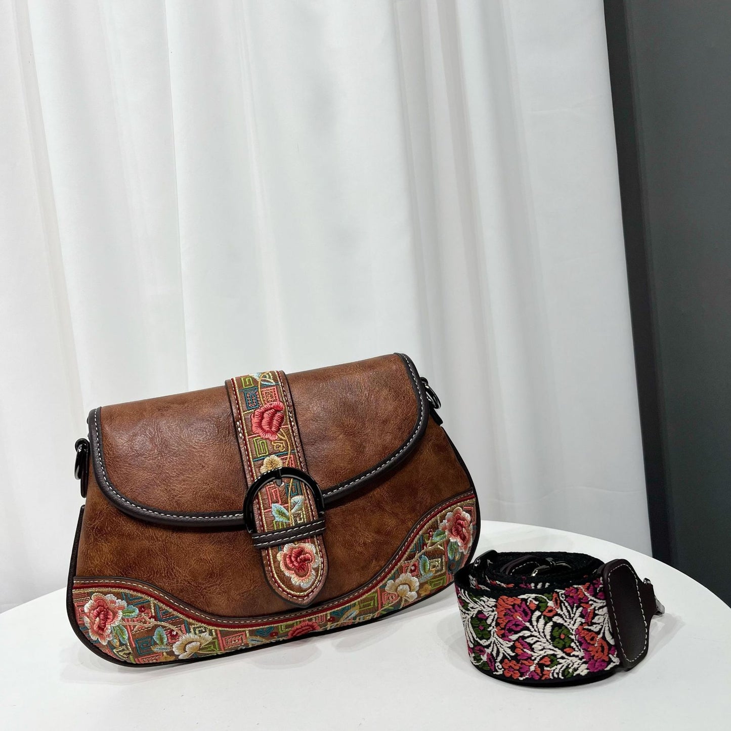Women's Style Embroidery Texture Artistic Large Capacity Shoulder Bags