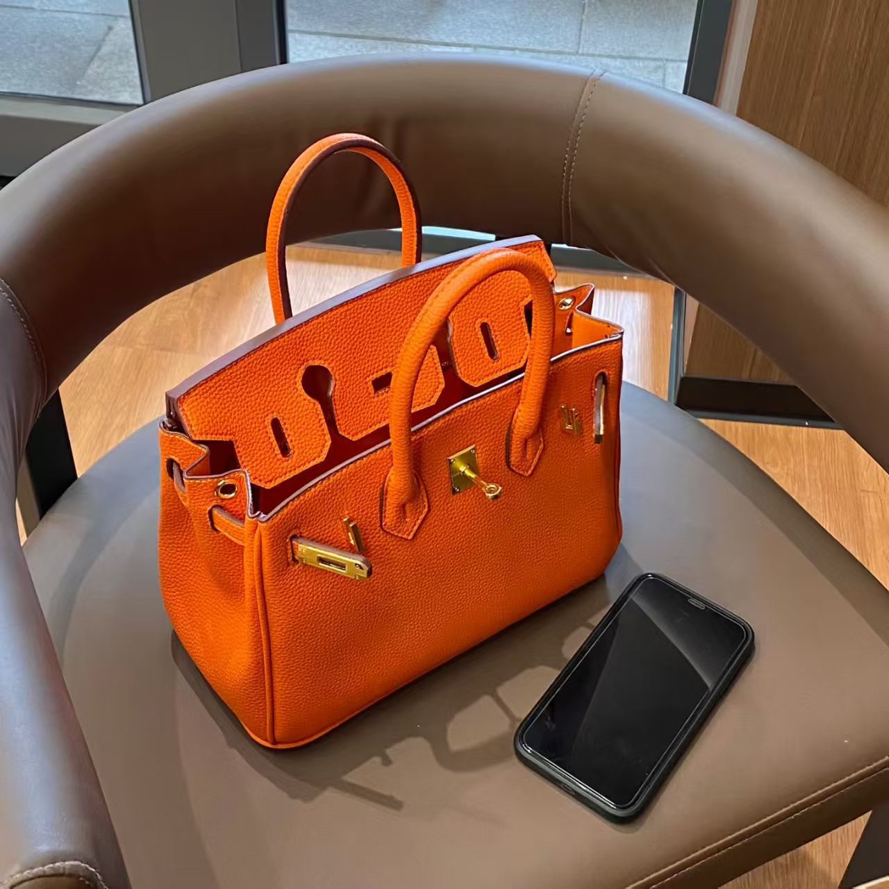Women's Fashion Satine Litchi Pattern Large Capacity Women's Handbag