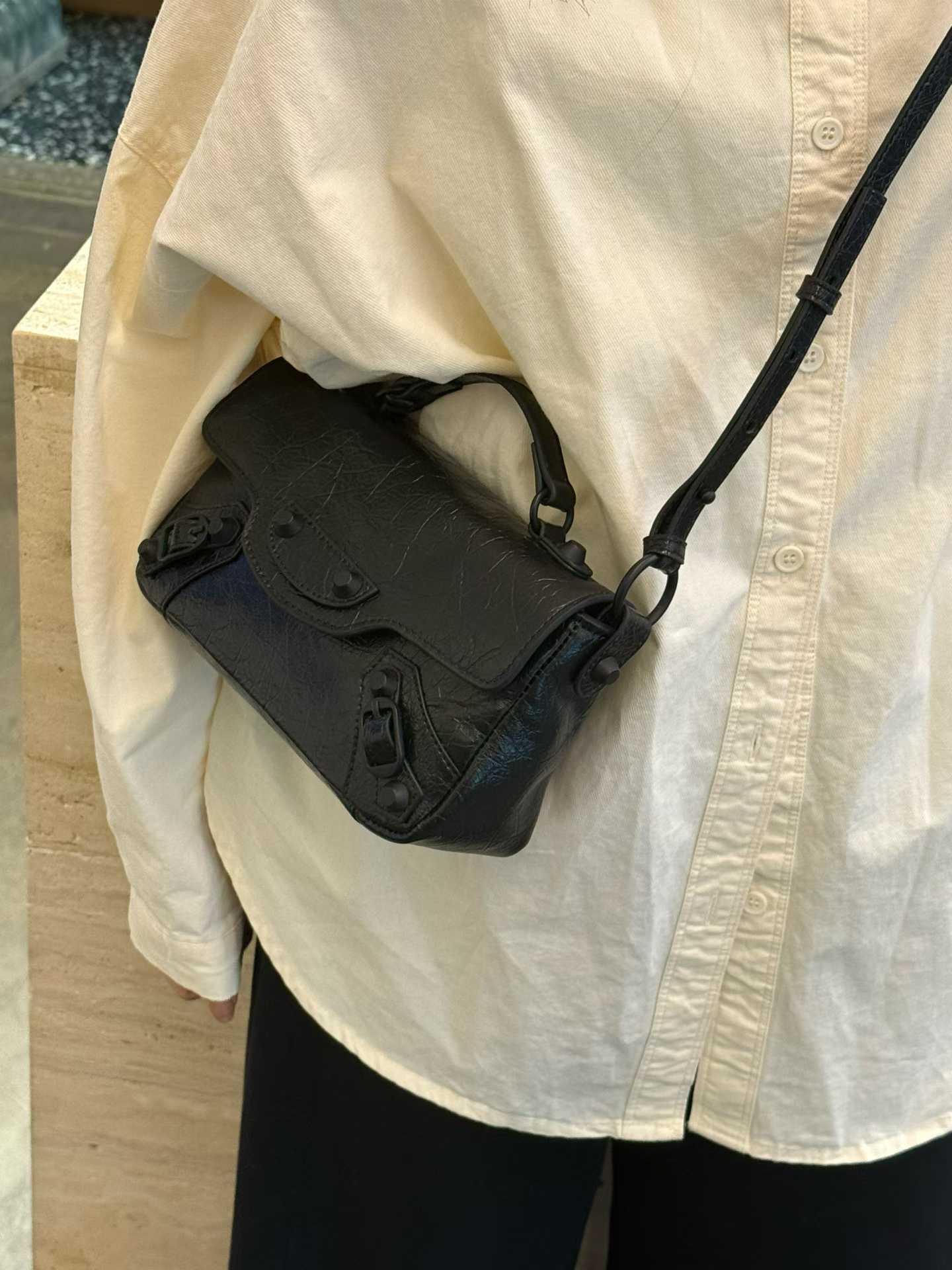 Women's First Layer Oil Wax Cowhide Studded Pouch Women's Messenger Bag