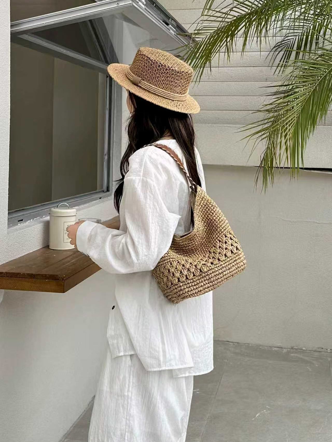 Women's Raffia Woven Underarm Leather Seaside Vacation Tote Bag