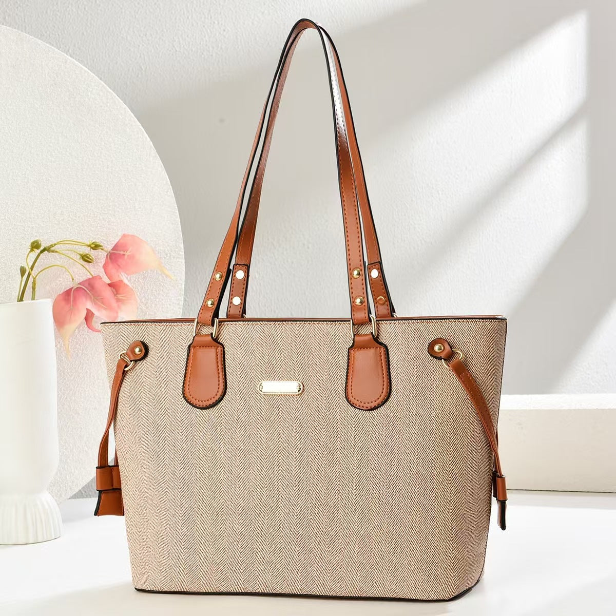 Women's Textured Western Style Large Capacity Fashion Niche Commuter Women's Shoulder Bag