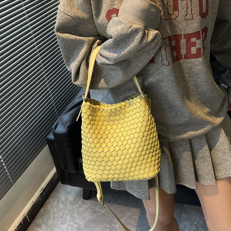 Gun Hand-woven High-grade Hand Carrying Portable Fashion Bucket Bag