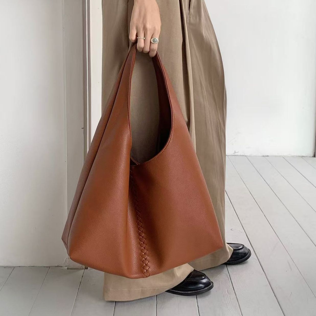 Women's Minority Female Commuter High-grade Sense Large Capacity Women's Handbag