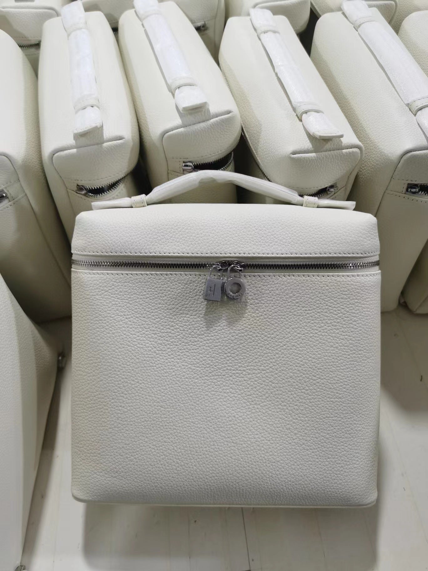 Glamorous Portable Genuine Leather Premium Simple Women's Backpack