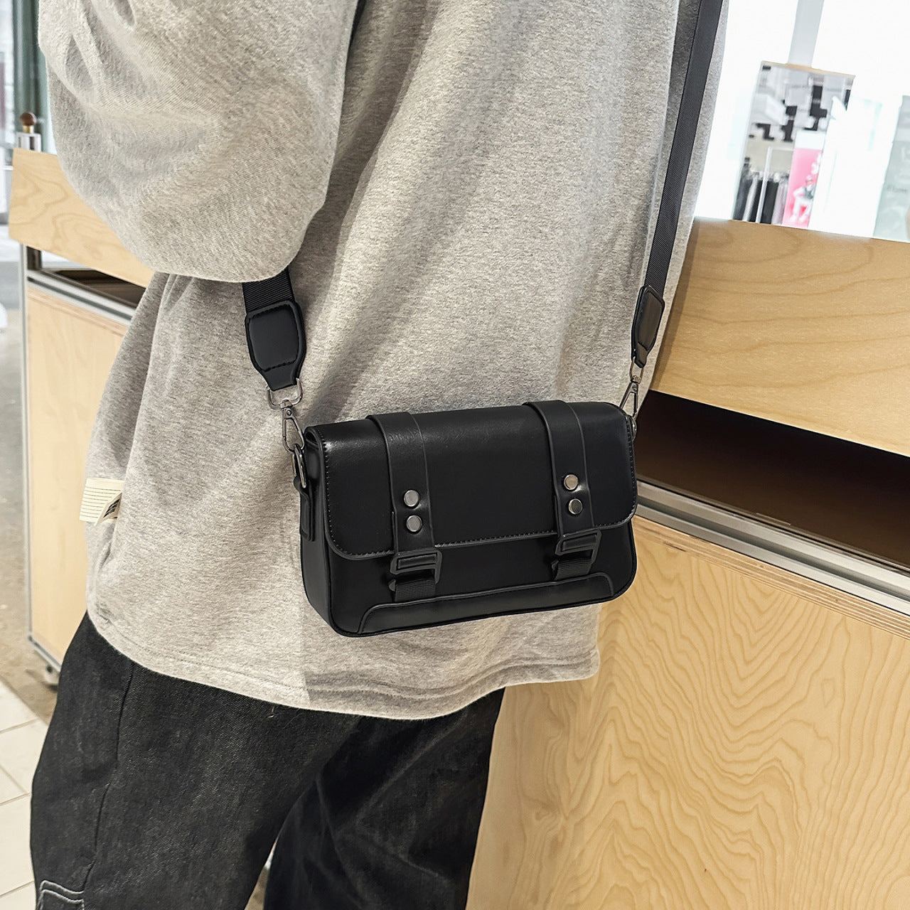Women's & Men's Fashion Advanced Texture Punk Locomotive Style Men's Messenger Bag