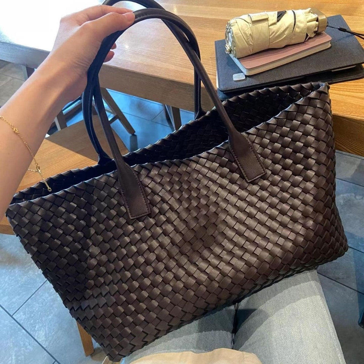 Women's Class Soft Leather Woven Portable Commuter Women's Handbag