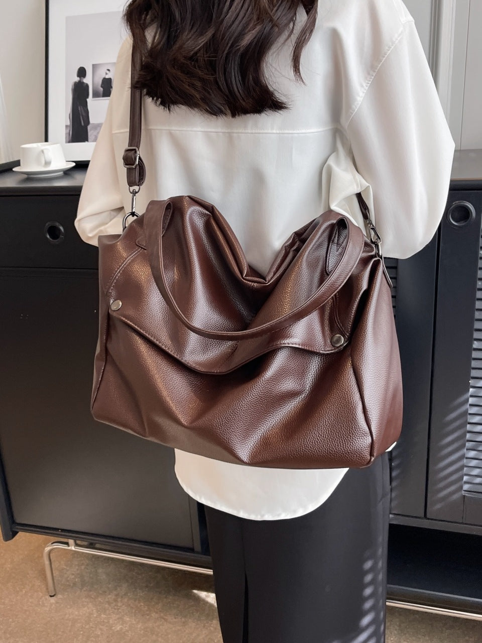 Women's Large Capacity Fashion Western Style Solid Tote Bag
