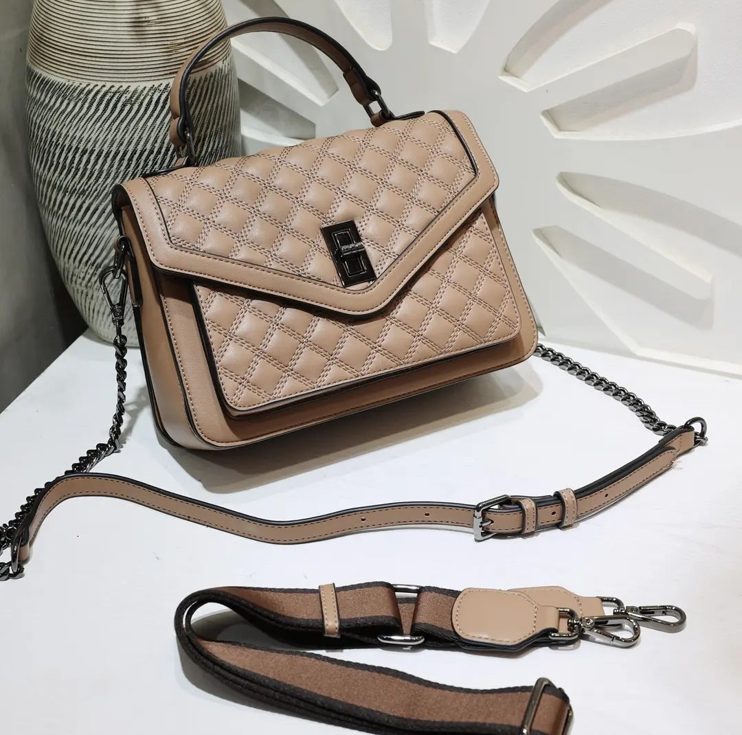 Women's Rhombus Simple Commute Fashion Large Capacity Chain Bags