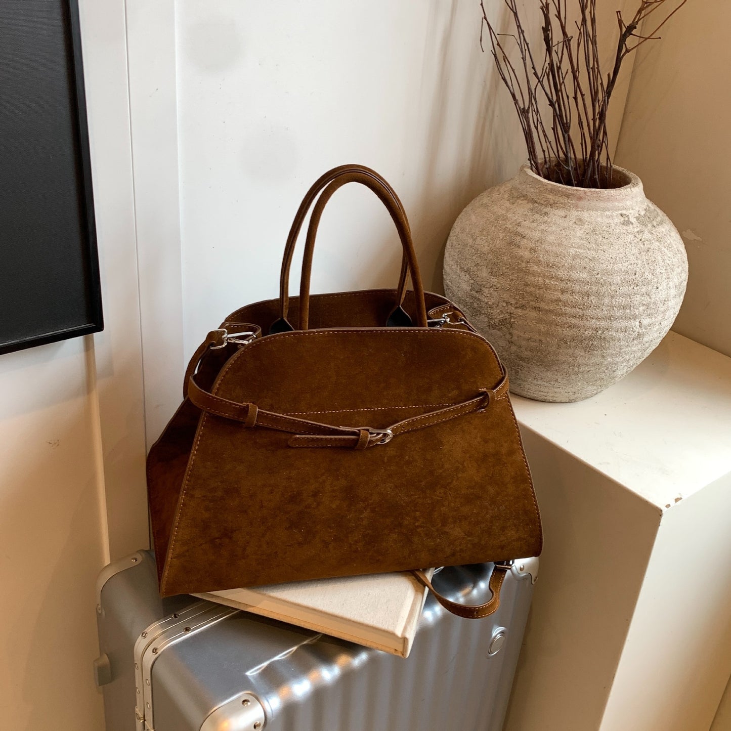 Advanced Texture Retro Large Capacity Niche Western Style Fashion Women's Shoulder Bag