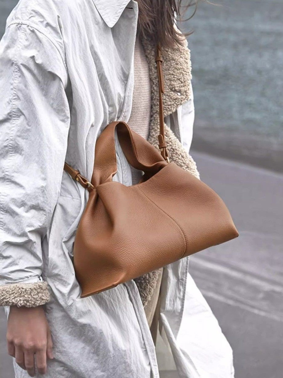 Women's Niche Dumpling French Retro High-grade Portable Women's Messenger Bag
